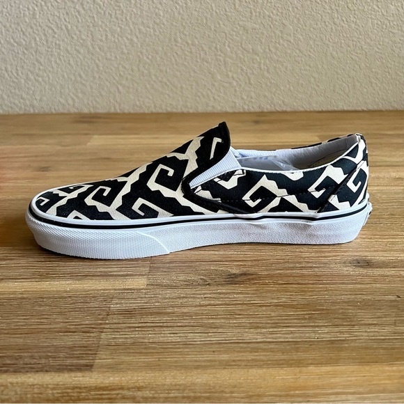 Vans Classics 2014 Van Doren Shoes Mens 7.5 Tribal Print Slip On Skateboarding - Picture 6 of 15
